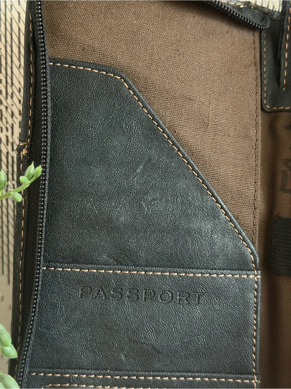 Fossil Vintage NWOT Leather Passport Wallet Travel Organizer Black Airplane